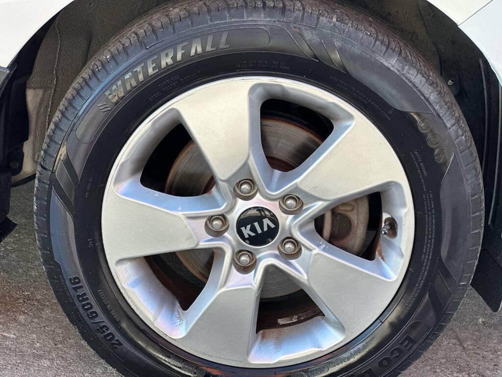 Used 2019 Kia Soul FWD image 4