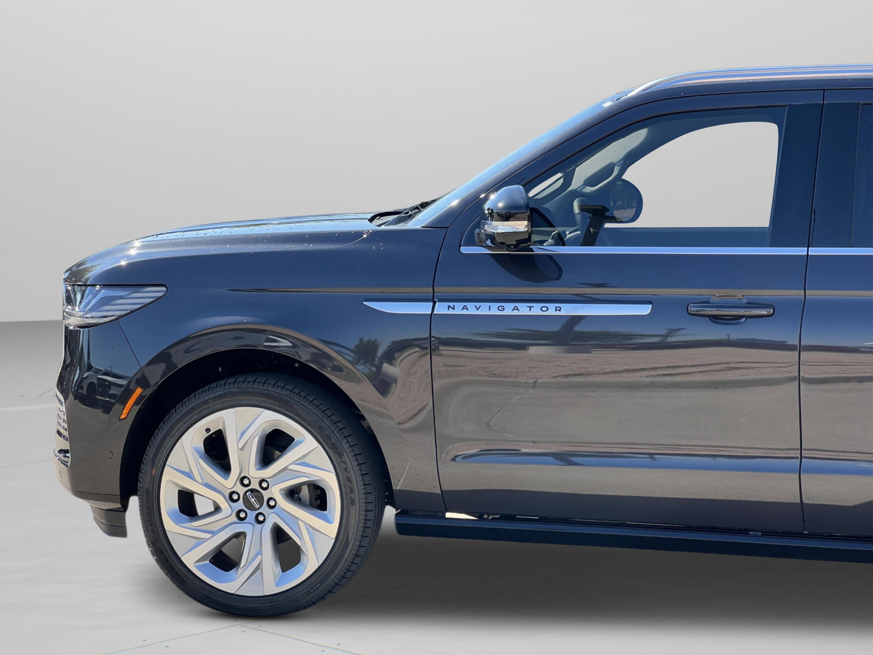 New 2025 Lincoln Navigator L Reserve AWD/4WD image 10