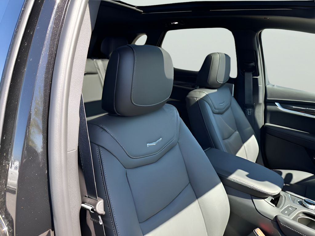 New 2026 Cadillac XT5 Sportv w/ LPO, Onyx Lite Package AWD/4WD image 16