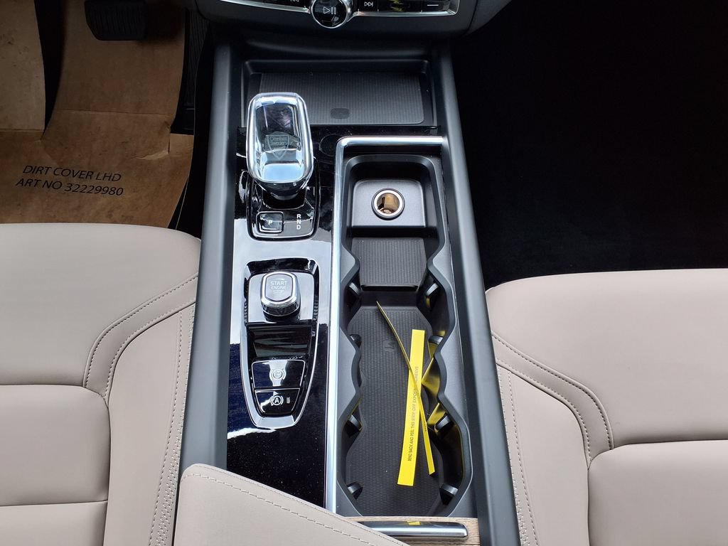 New 2026 Volvo XC60 B5 Plus w/ Protection Package Premier AWD/4WD image 27