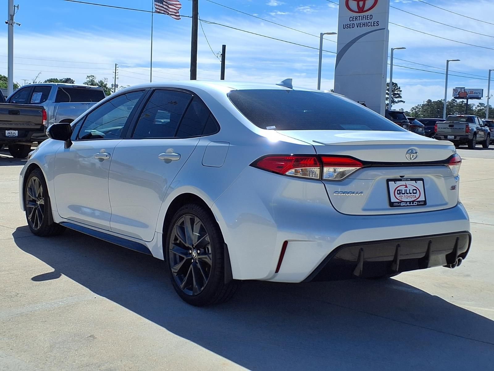 Certified 2025 Toyota Corolla SE w/ SE Premium Package image 2