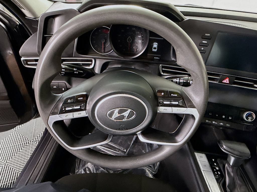 Certified 2022 Hyundai Elantra SEL w/ Cargo Package FWD image 18