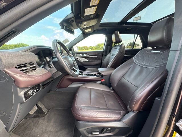 Used 2025 Ford Explorer Platinum w/ LUX Leather Package AWD/4WD image 2