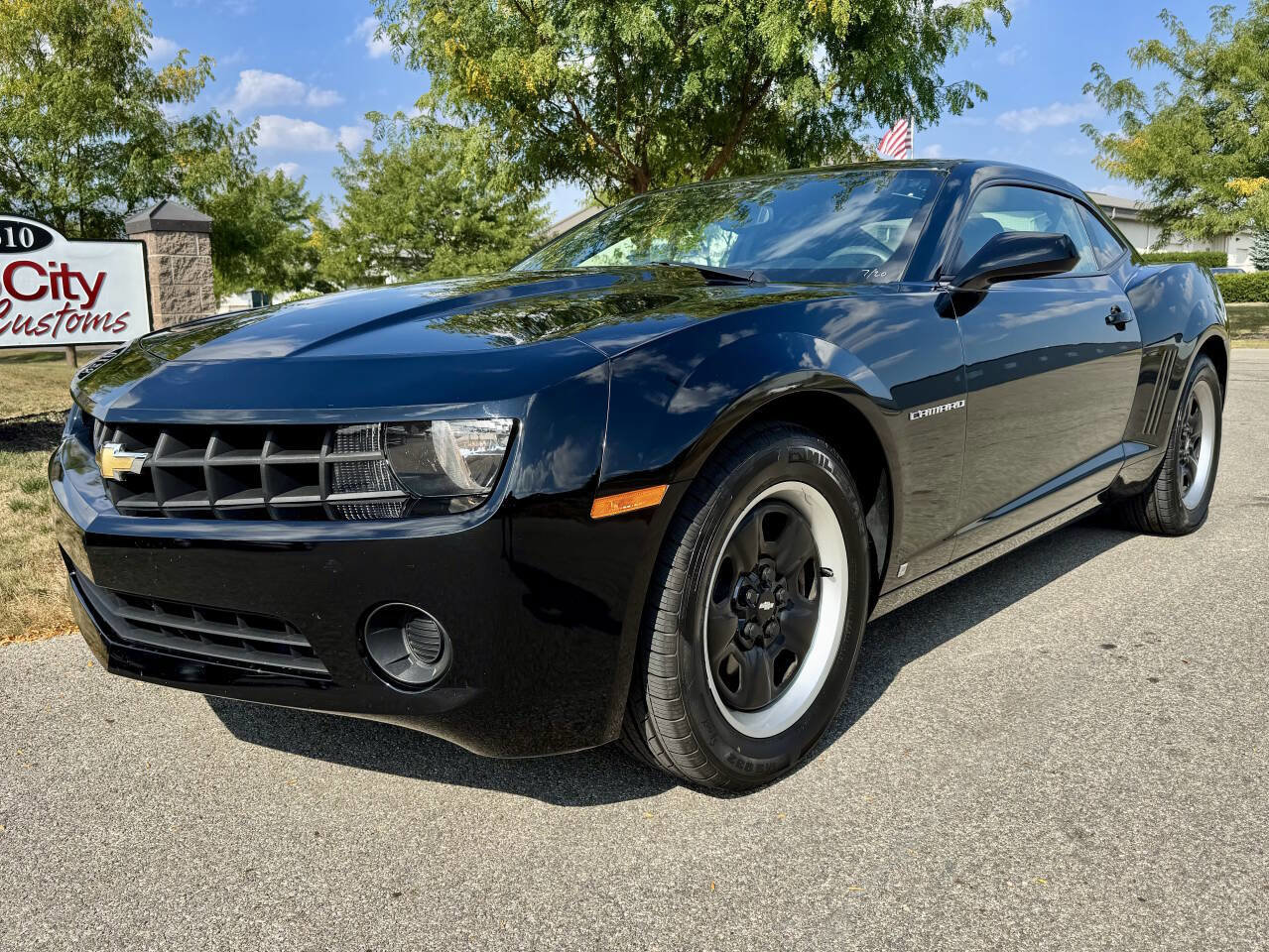 Used 2010 Chevrolet Camaro LS image 2