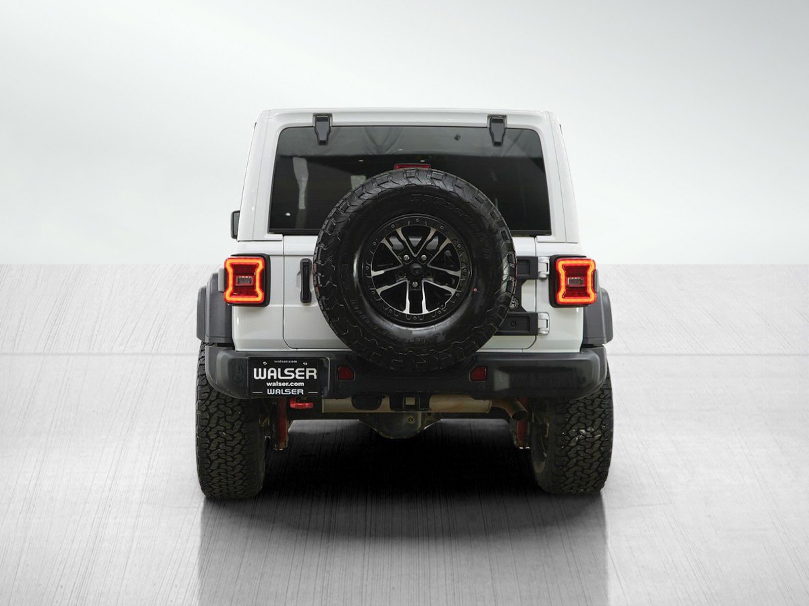 Used 2024 Jeep Wrangler Unlimited Rubicon w/ XTREMEE 35" Tire Package AWD/4WD image 4