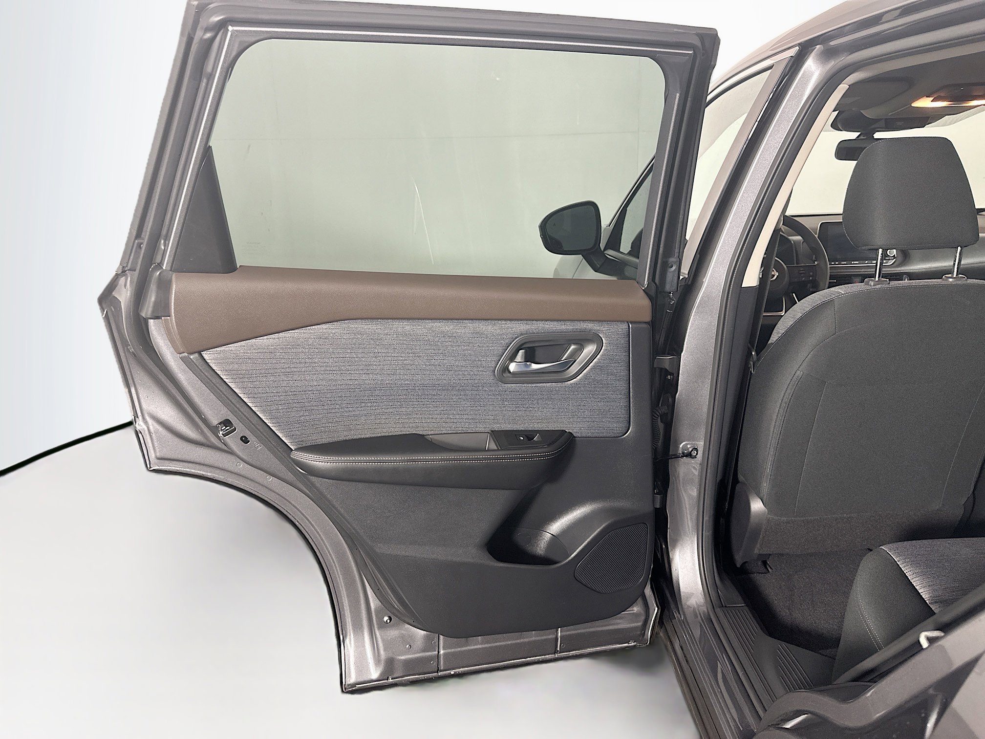 Used 2023 Nissan Rogue SV image 26