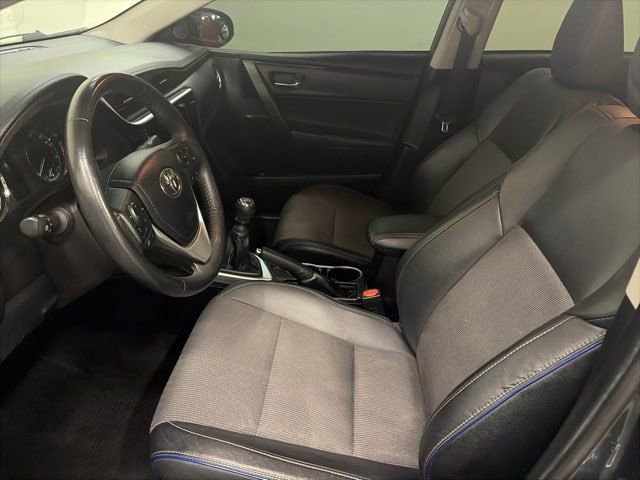 Used 2018 Toyota Corolla SE image 16