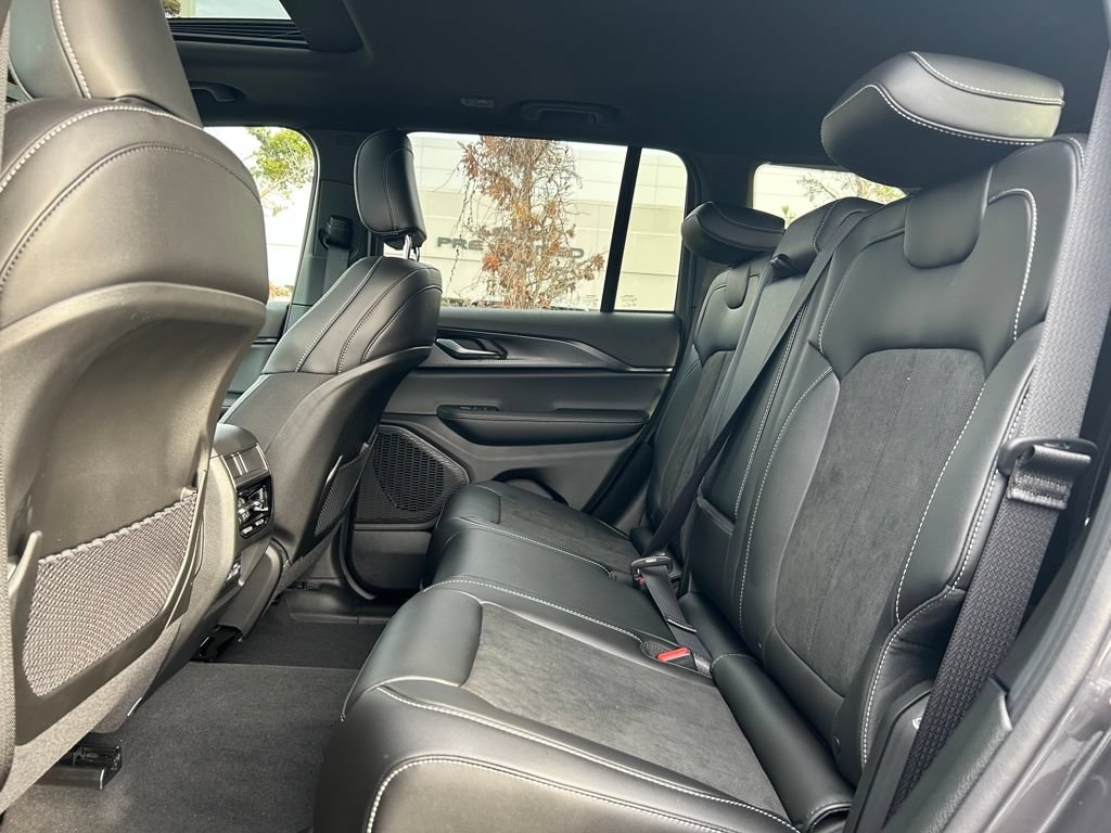 New 2025 Jeep Grand Cherokee Altitude AWD/4WD image 25