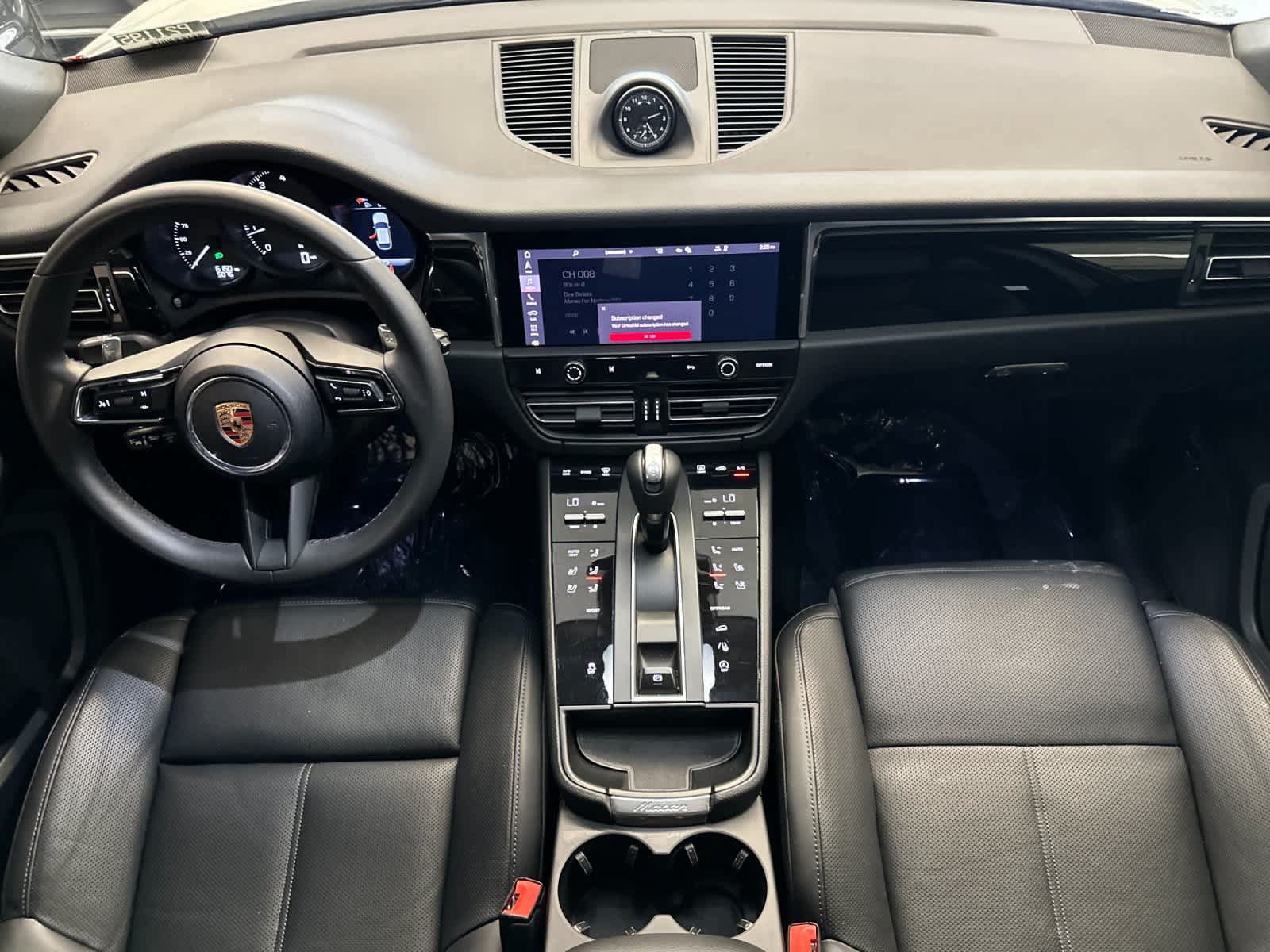 Certified 2025 Porsche Macan AWD/4WD image 6