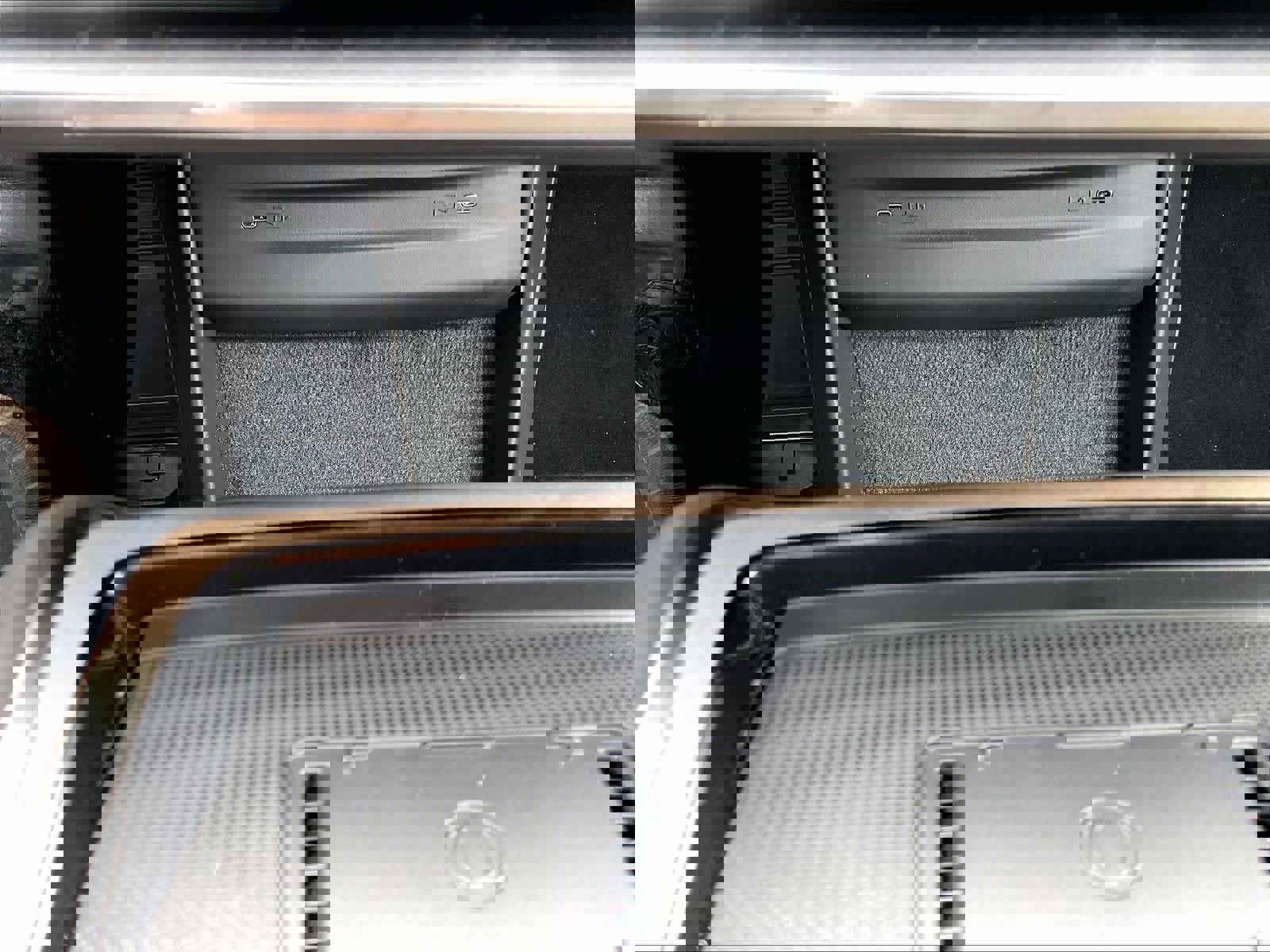 New 2025 Volvo EX90 Plus w/ Protection Package Premier image 23