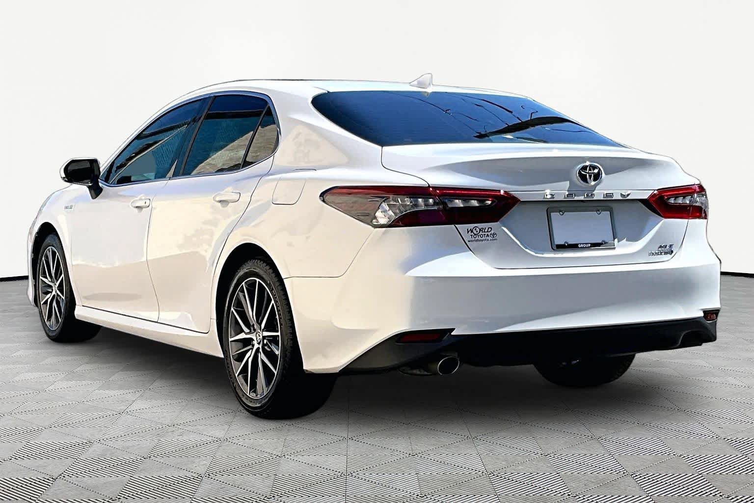 Used 2021 Toyota Camry XLE FWD image 12
