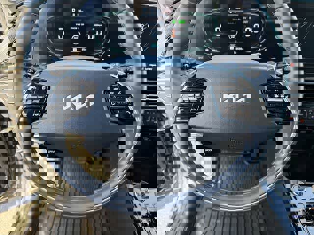 Used 2023 Kia Niro SX image 20