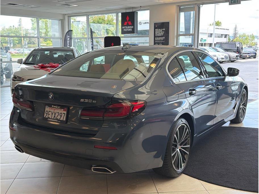 Used 2023 BMW 530e w/ Premium Package RWD image 5