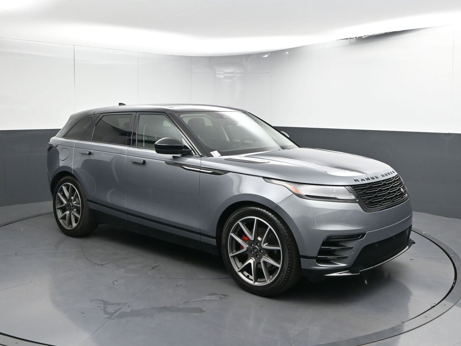 New 2025 Land Rover Range Rover Velar Dynamic SE image 25