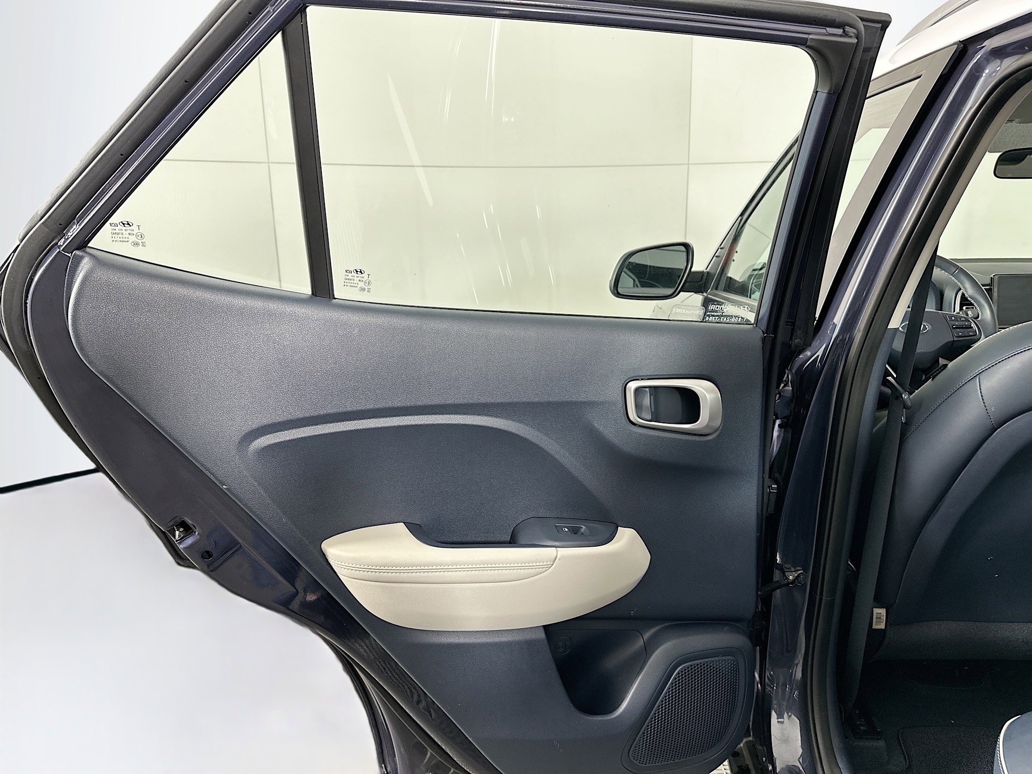 Used 2023 Hyundai Venue Limited w/ Cargo Package image 26