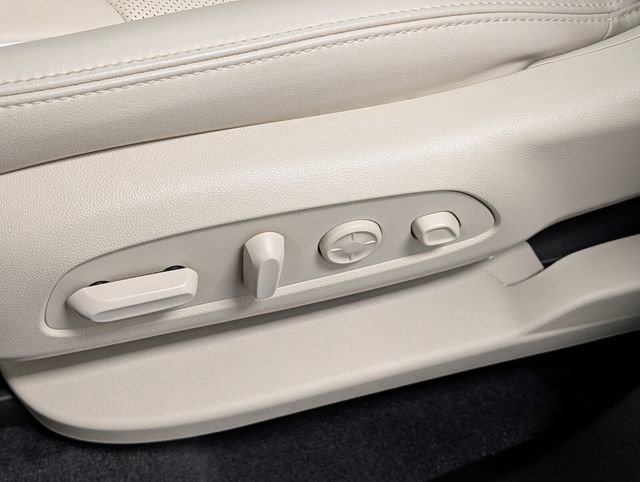 Used 2024 Buick Enclave Avenir w/ Avenir Technology Package image 12