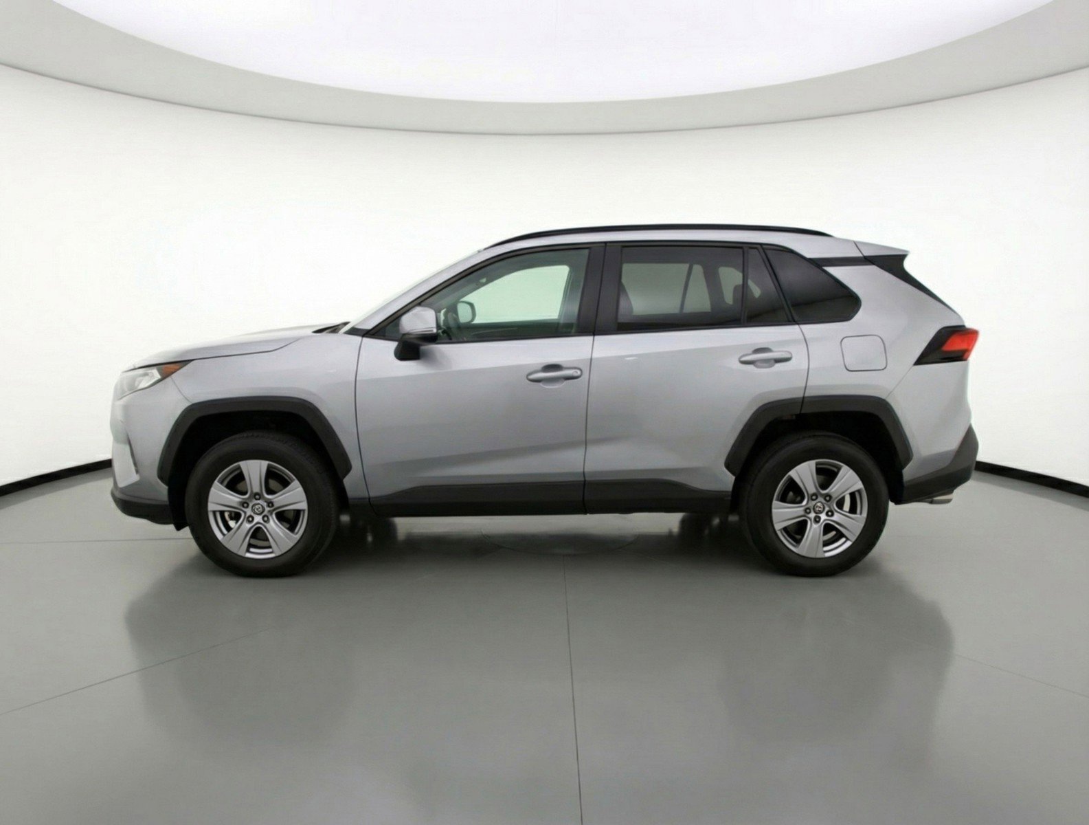 Used 2025 Toyota RAV4 XLE w/ Weather Package FWD image 5