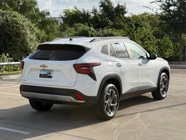 Used 2025 Chevrolet Trax LT FWD image 4