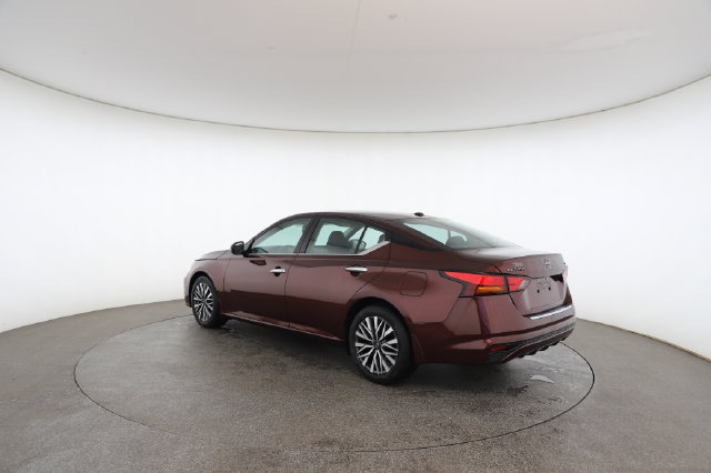 Used 2023 Nissan Altima 2.5 SV FWD image 11