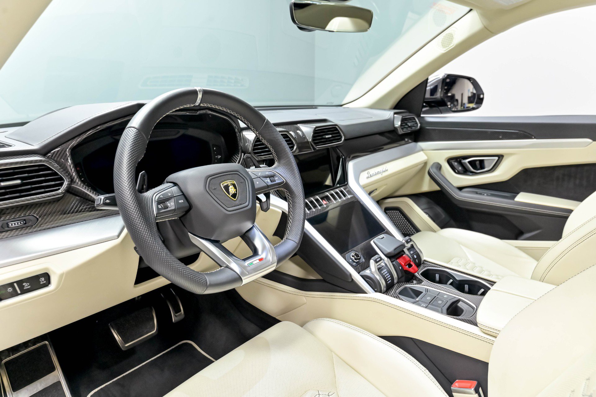 Used 2020 Lamborghini Urus AWD/4WD image 10