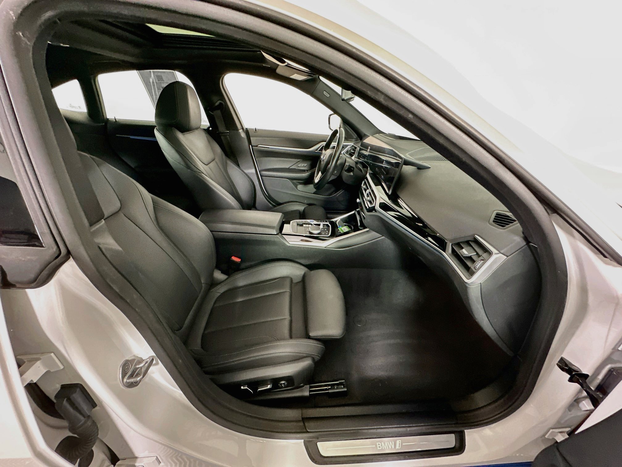 Used 2024 BMW i4 eDrive40 RWD image 34
