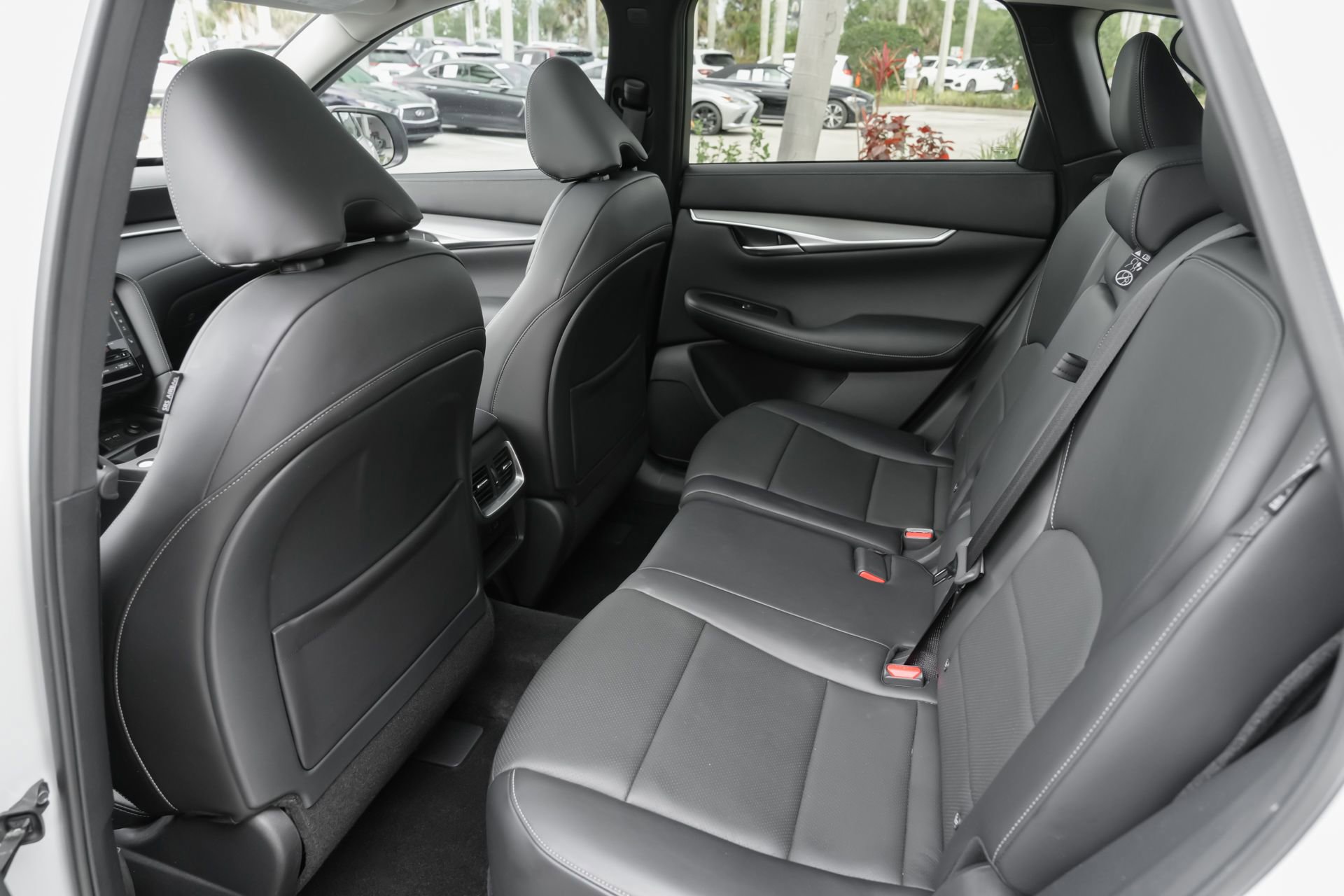 Certified 2023 INFINITI QX50 Luxe FWD image 32