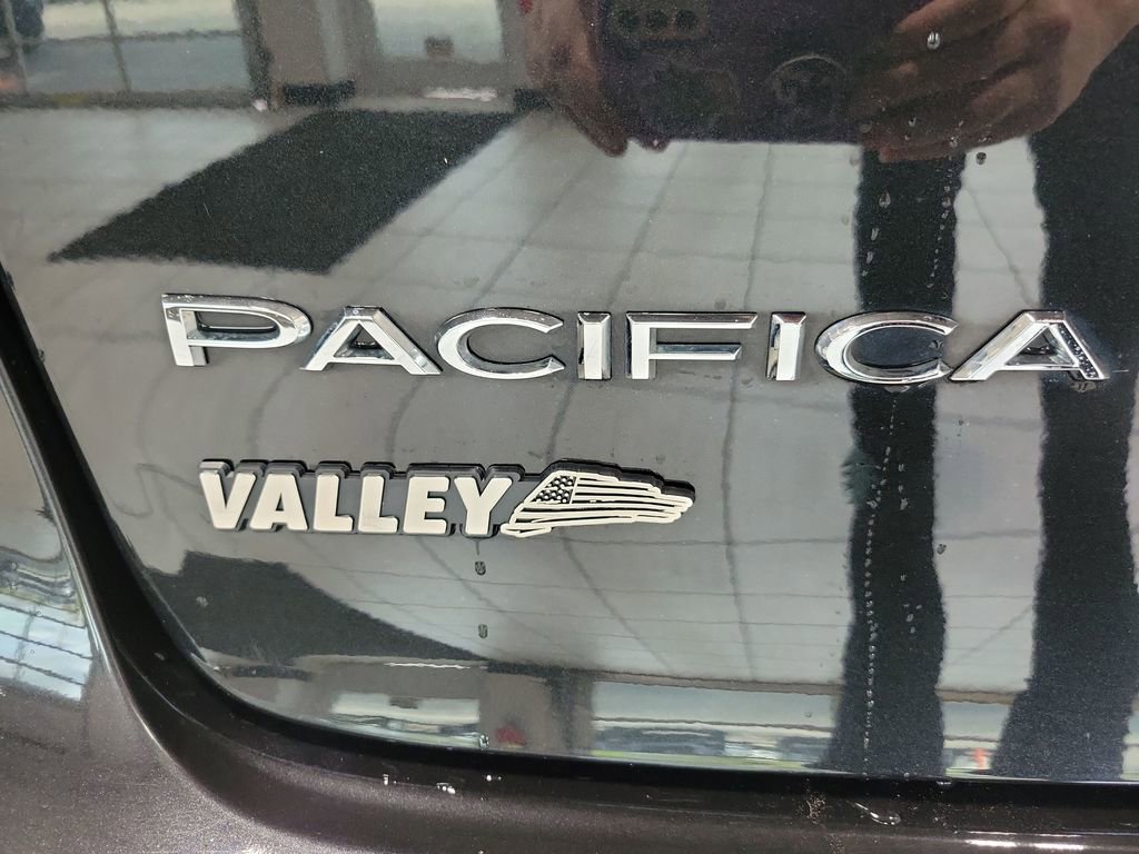Used 2022 Chrysler Pacifica Touring-L AWD/4WD image 12