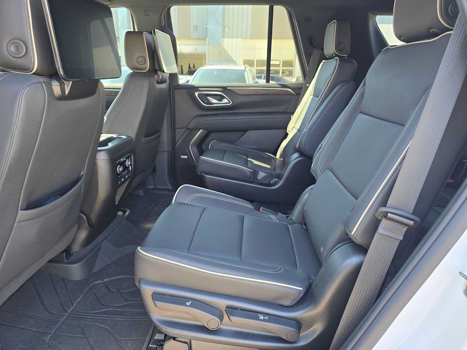 Used 2023 Chevrolet Tahoe Premier w/ Advanced Technology Package AWD/4WD image 15