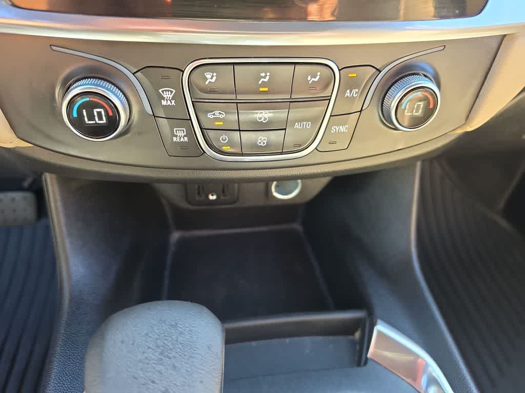 Used 2023 Chevrolet Traverse LS AWD/4WD image 18