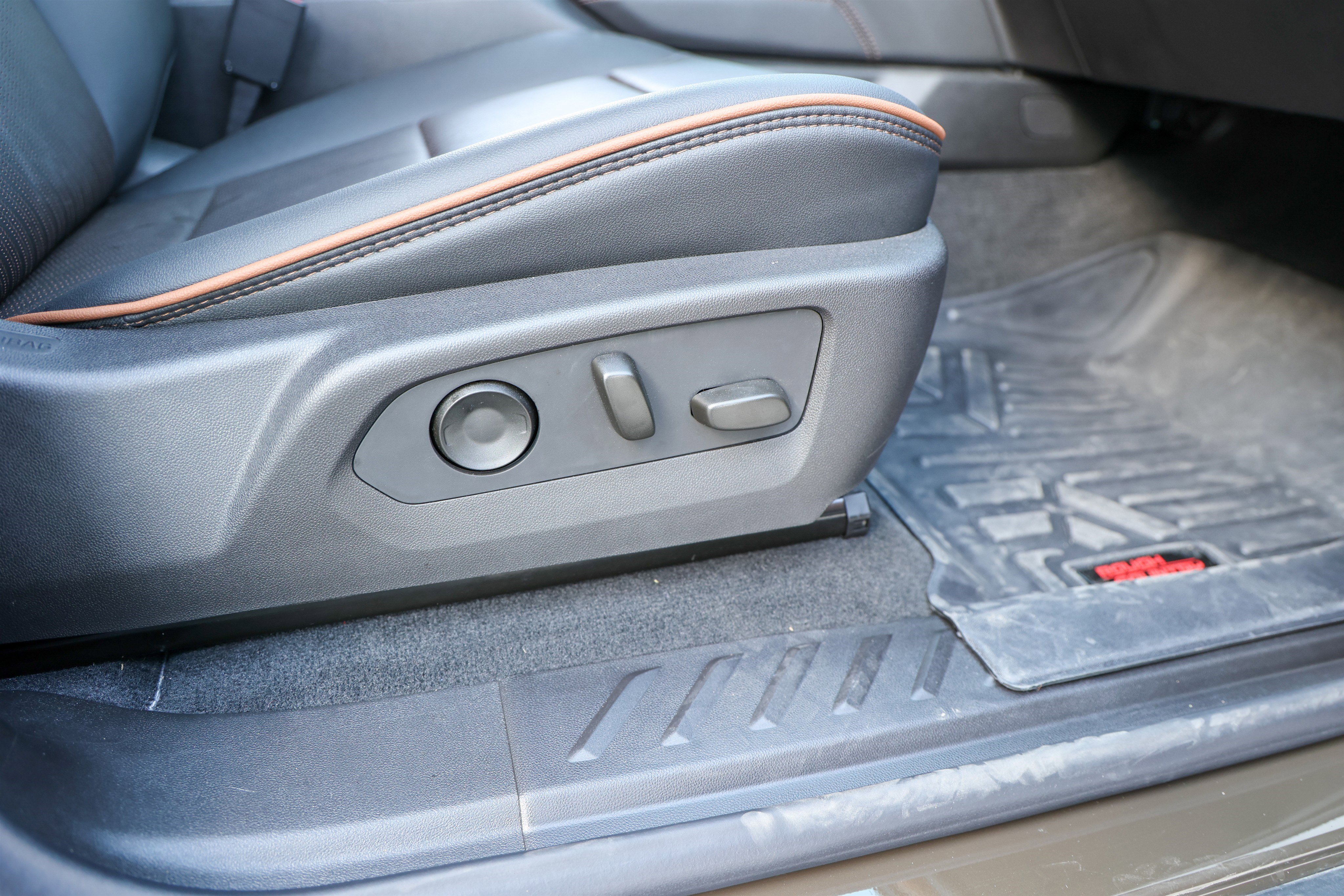 Used 2025 GMC Canyon AT4 w/ AT4 Premium Package image 45