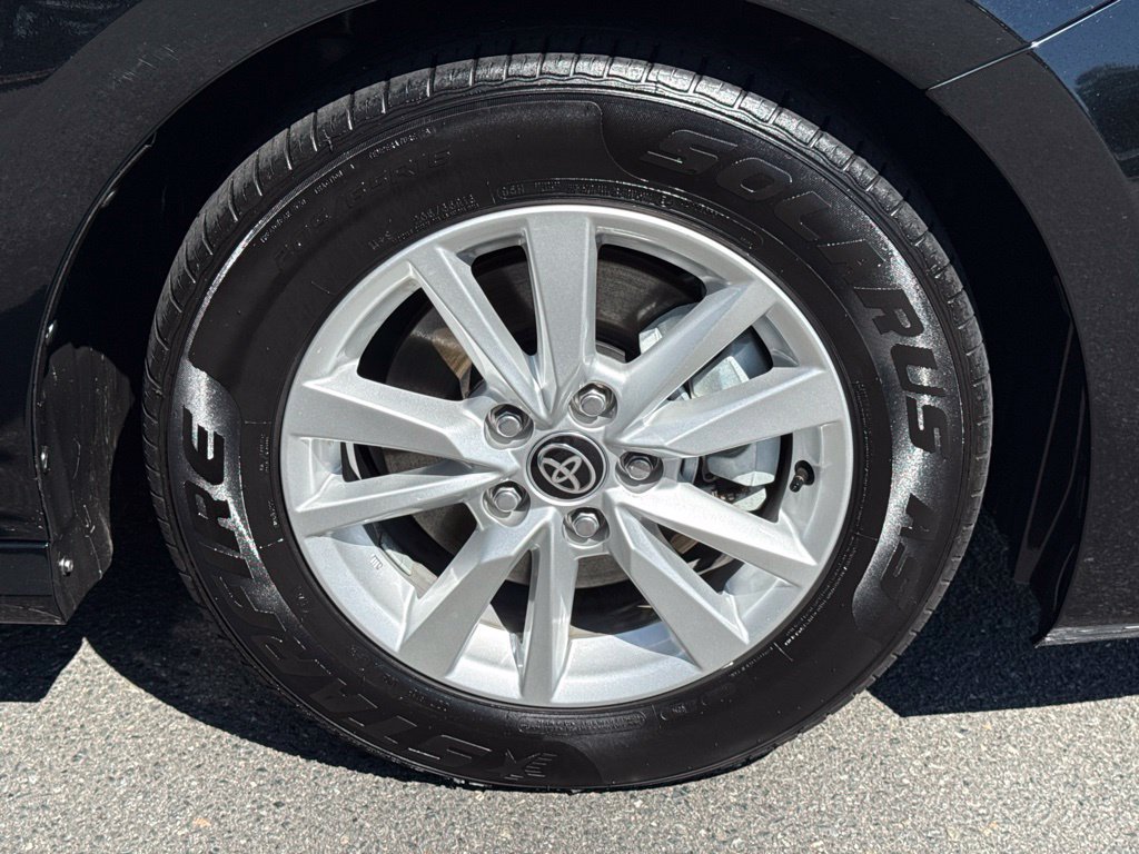Used 2025 Toyota Camry LE FWD image 11