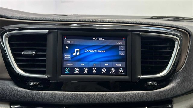 Used 2021 Chrysler Voyager LX image 11