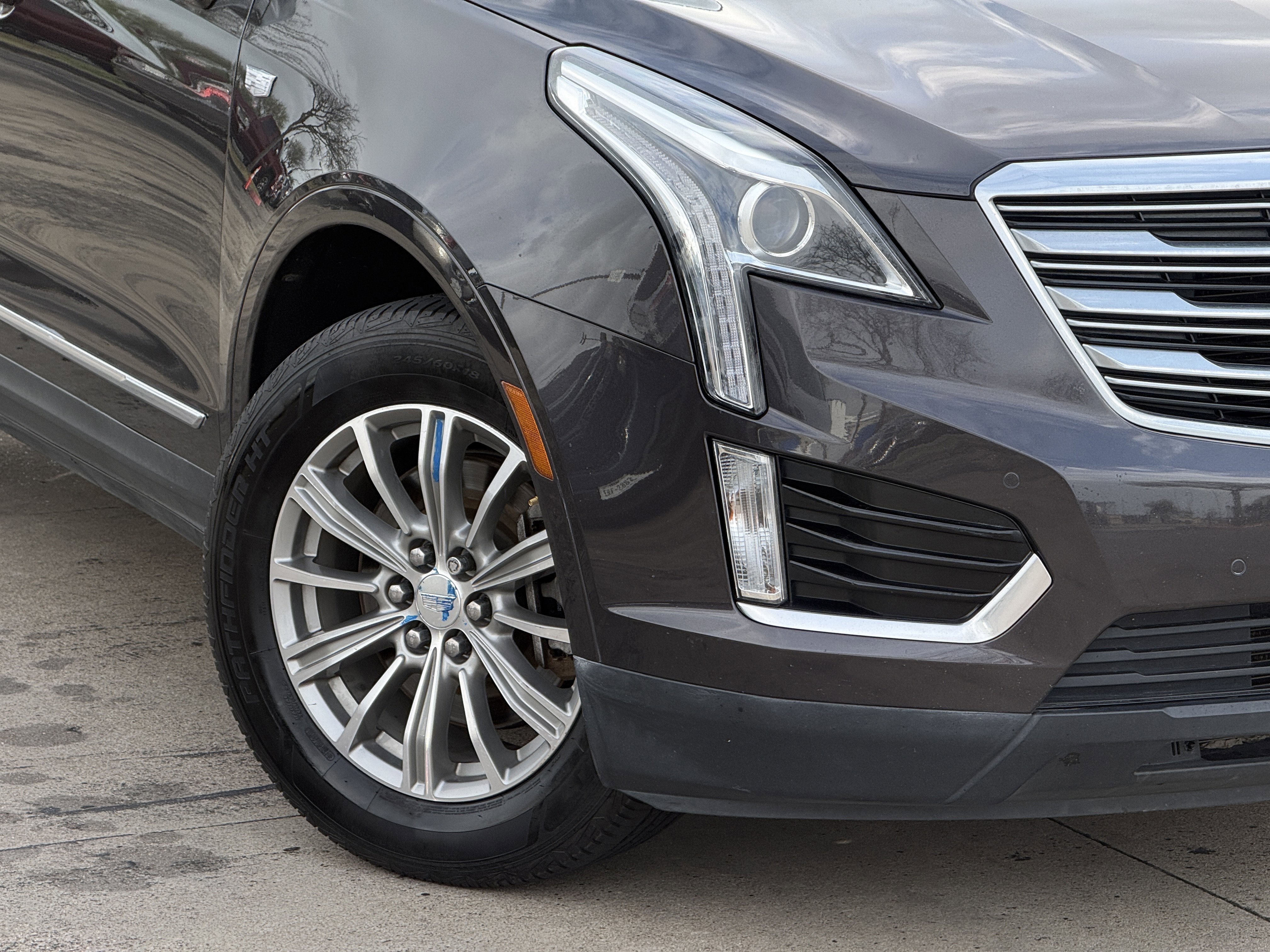 Used 2017 Cadillac XT5 Luxury w/ Driver Awareness Package FWD image 9