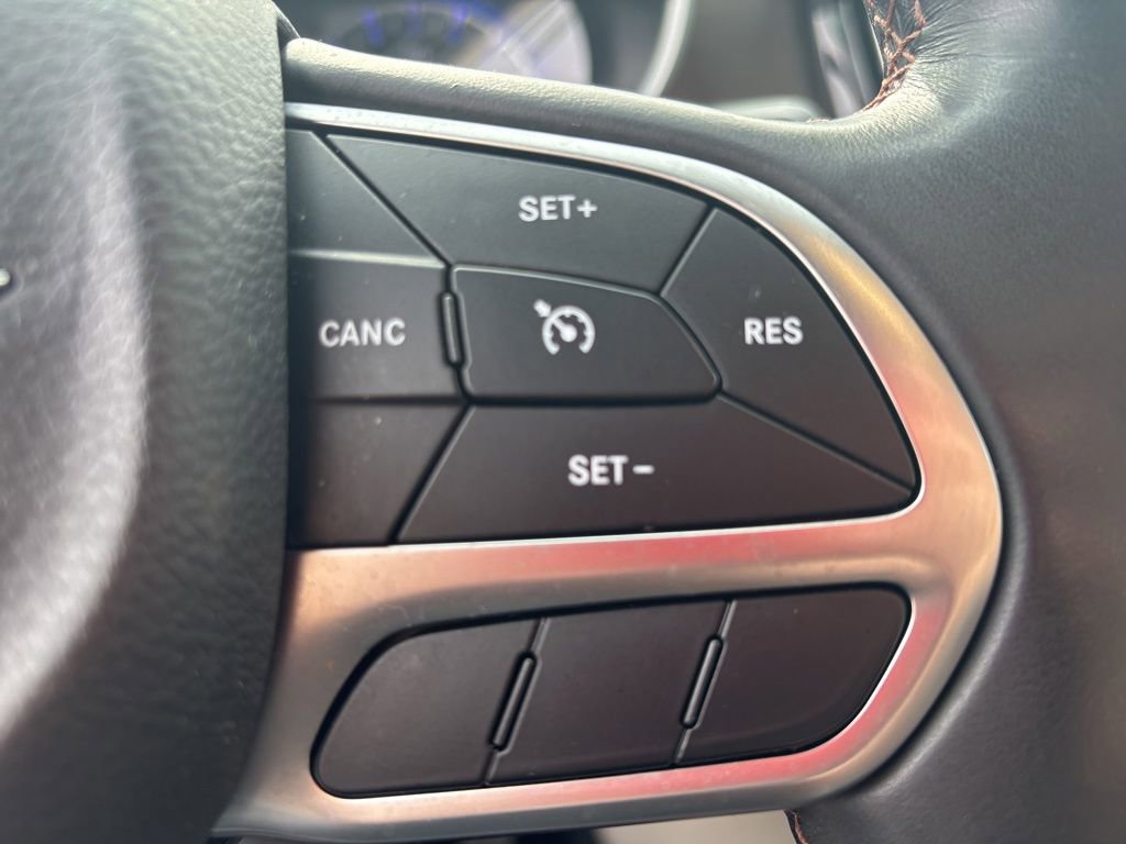 Used 2018 Chrysler Pacifica Touring-L FWD image 22