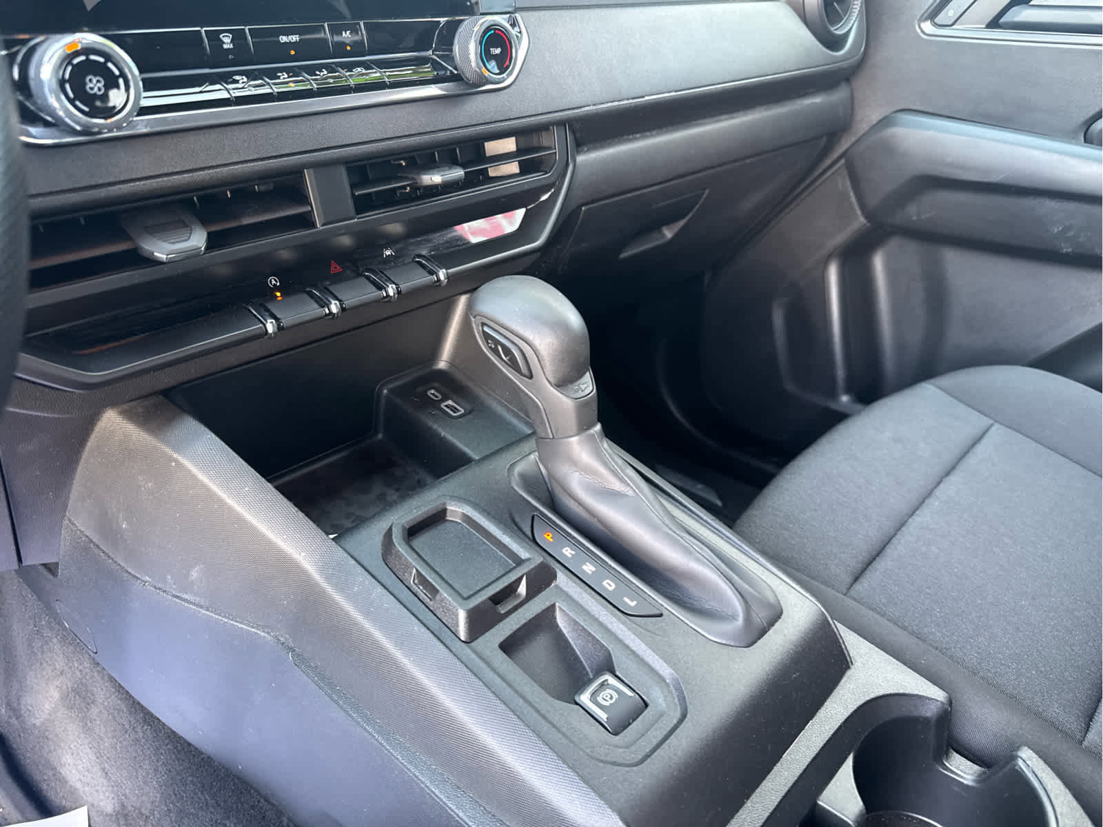 Used 2024 Chevrolet Colorado W/T image 23