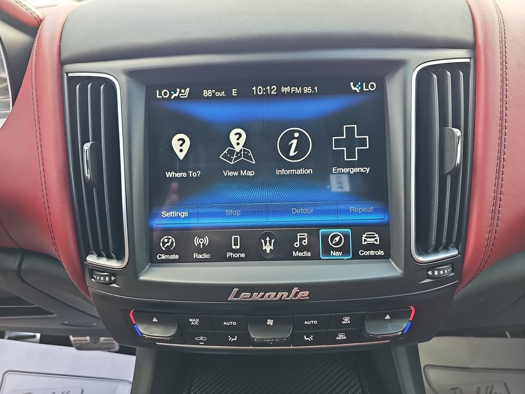 Used 2019 Maserati Levante GranLusso AWD/4WD image 22