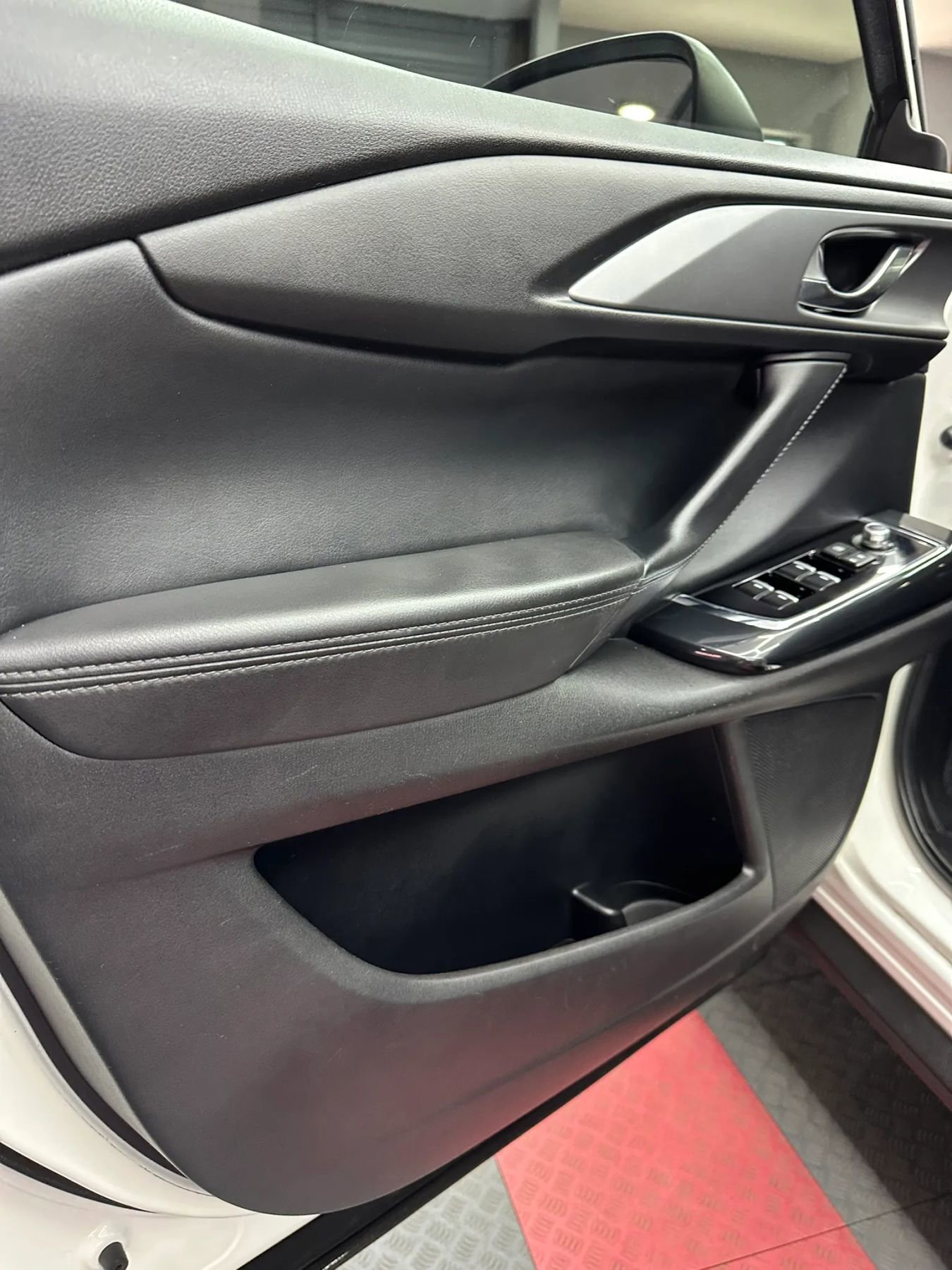 Used 2018 MAZDA CX-9 Touring FWD image 9