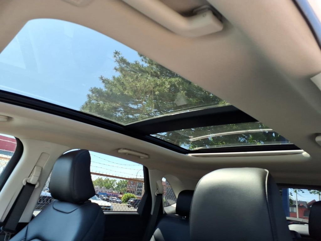 Certified 2024 Ford Edge SEL w/ Convenience Package AWD/4WD image 14