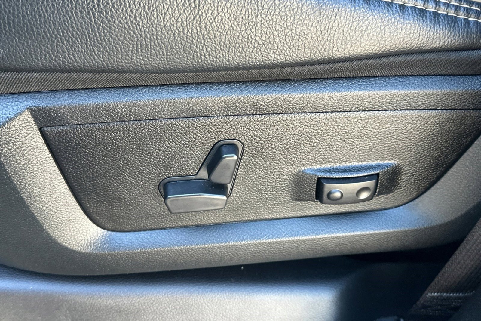 Used 2024 RAM 3500 Laramie w/ Sport Appearance Package image 16