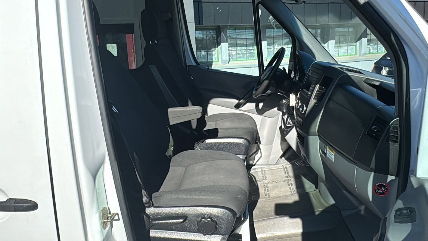 Used 2014 Mercedes-Benz Sprinter 2500 image 28