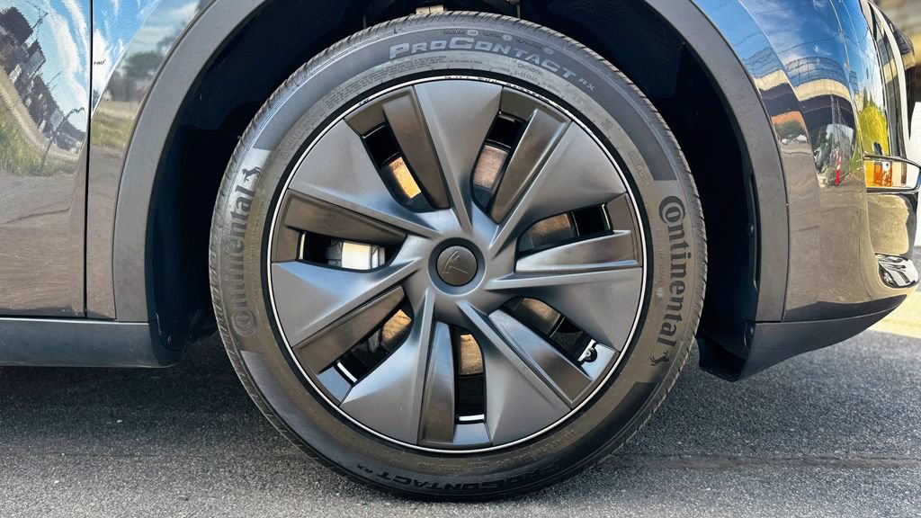 Used 2024 Tesla Model Y Long Range RWD image 33