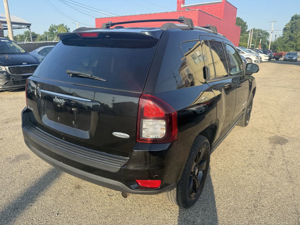 Used 2016 Jeep Compass Latitude w/ Sun/Sound Group image 5