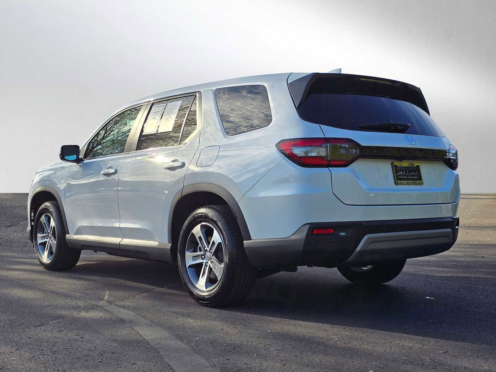 Used 2025 Honda Pilot EX-L image 5