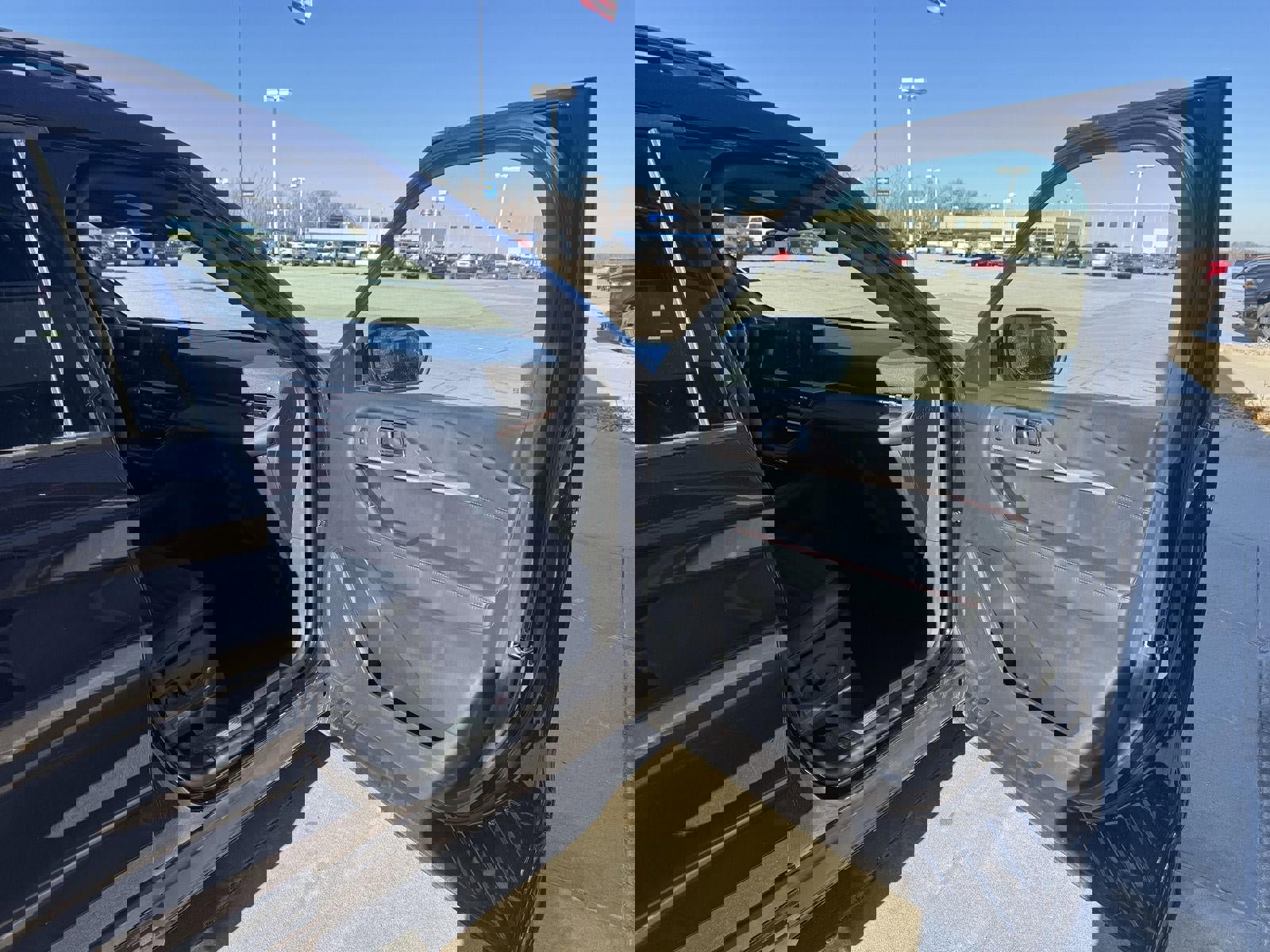 Used 2025 Ford Explorer ST-Line w/ ST-Line Street Pack image 27