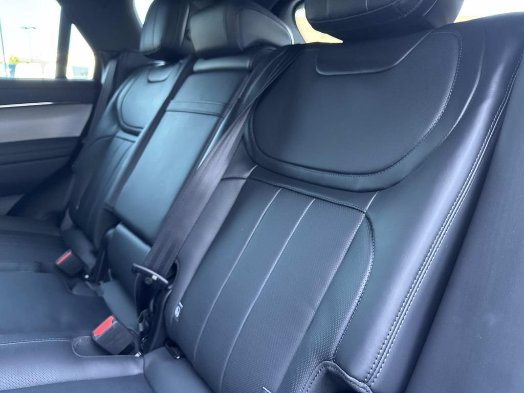 New 2026 Land Rover Range Rover Sport SE AWD/4WD image 15