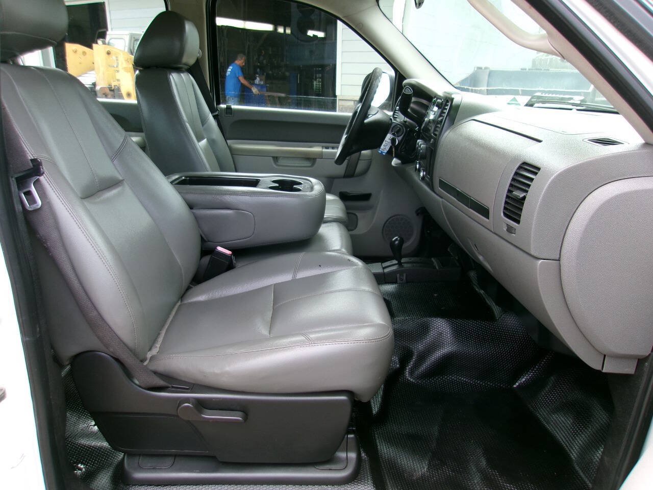 Used 2010 Chevrolet Silverado 2500 W/T AWD/4WD image 14