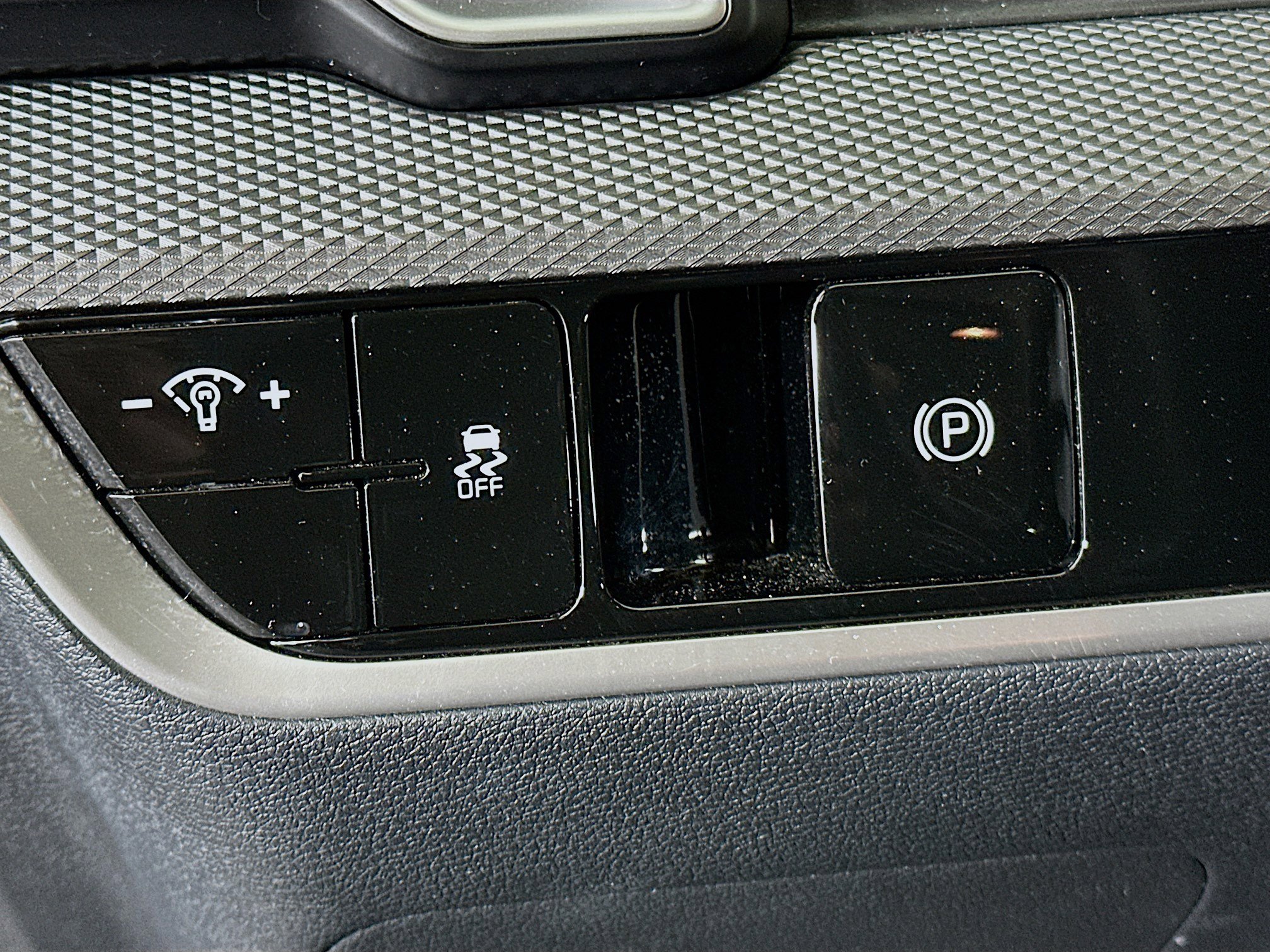 Used 2025 Kia Sportage LX image 16