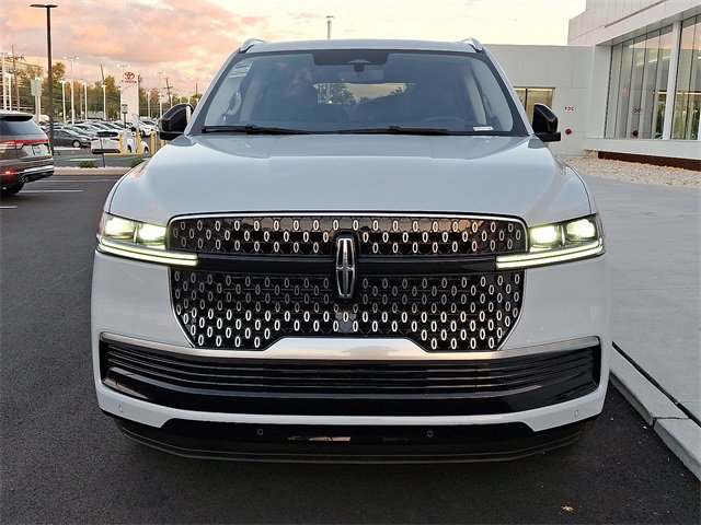 New 2025 Lincoln Navigator Reserve image 3