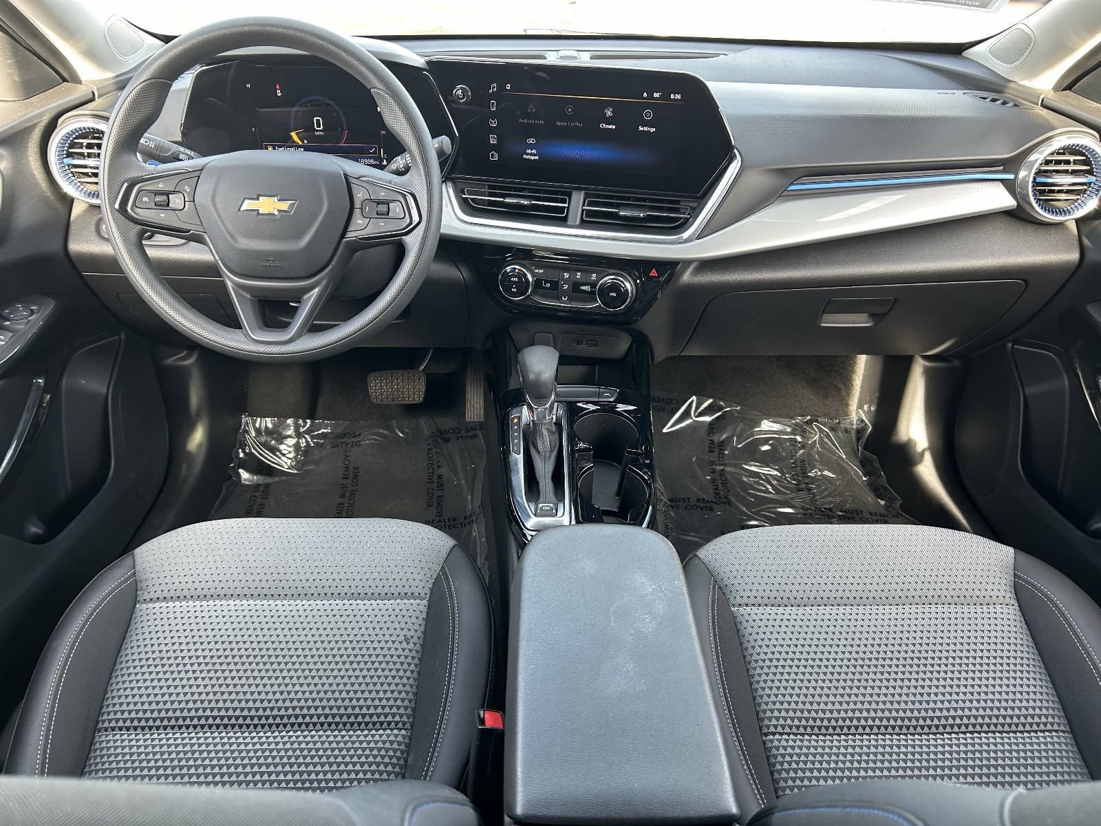 Used 2025 Chevrolet Trax LT FWD image 18