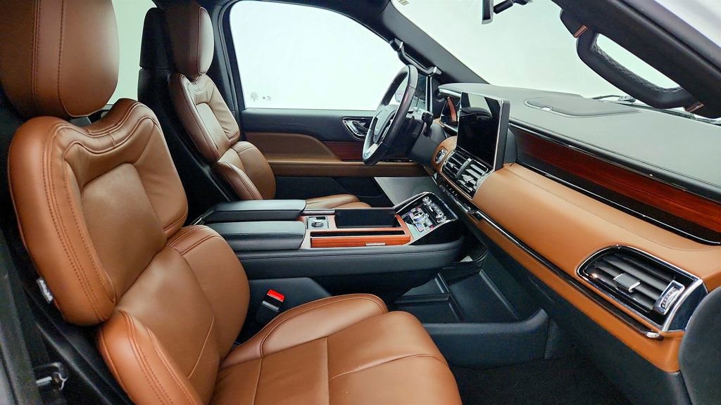 Used 2024 Lincoln Navigator Reserve AWD/4WD image 24